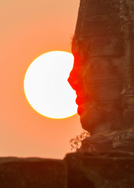 Hazy Sun behind Bayon Face