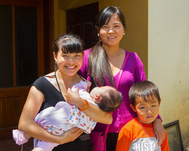 Vi and Ge with Their Kids