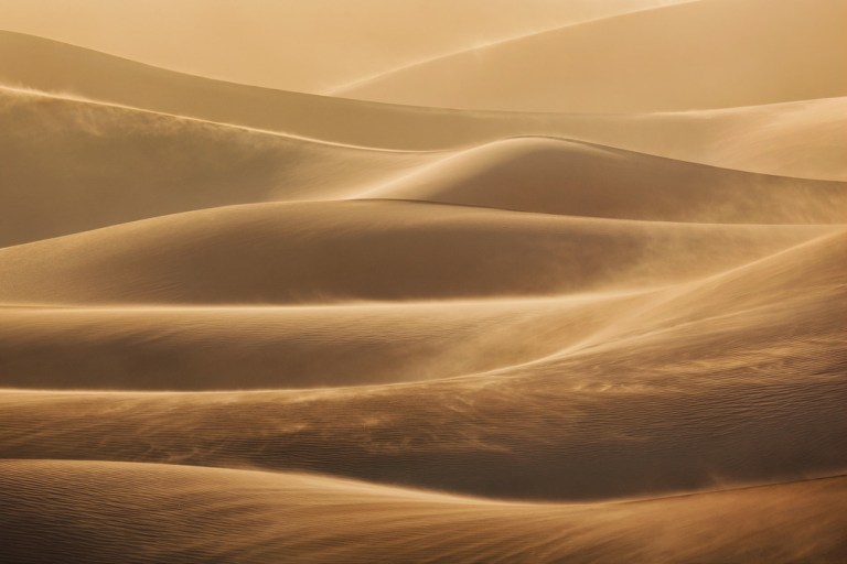 blowing-sand-at-death-valley-national-park