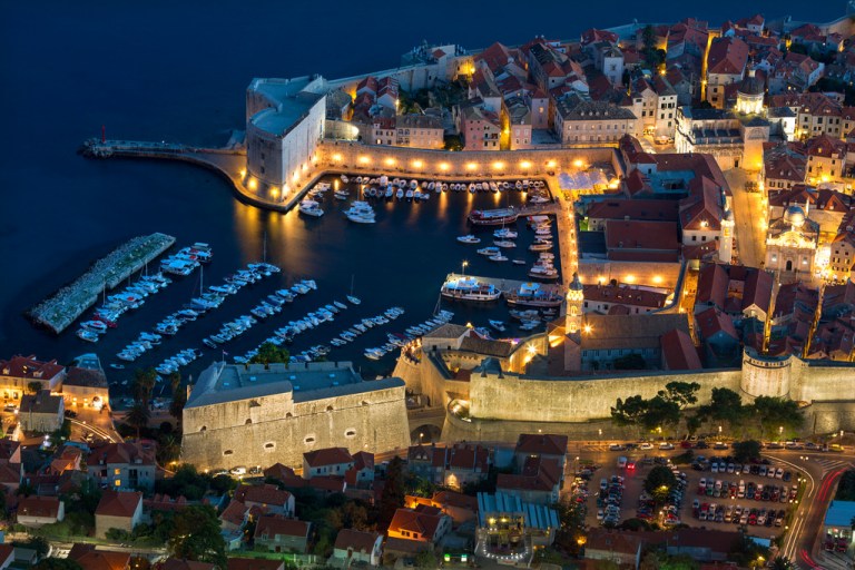 dubrovnik-at-night