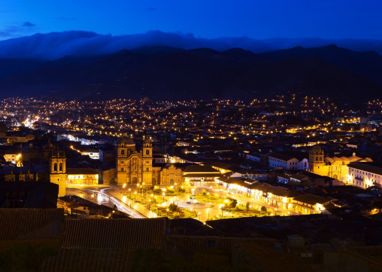 plaza-de-armas-in-cusco-before-dawn