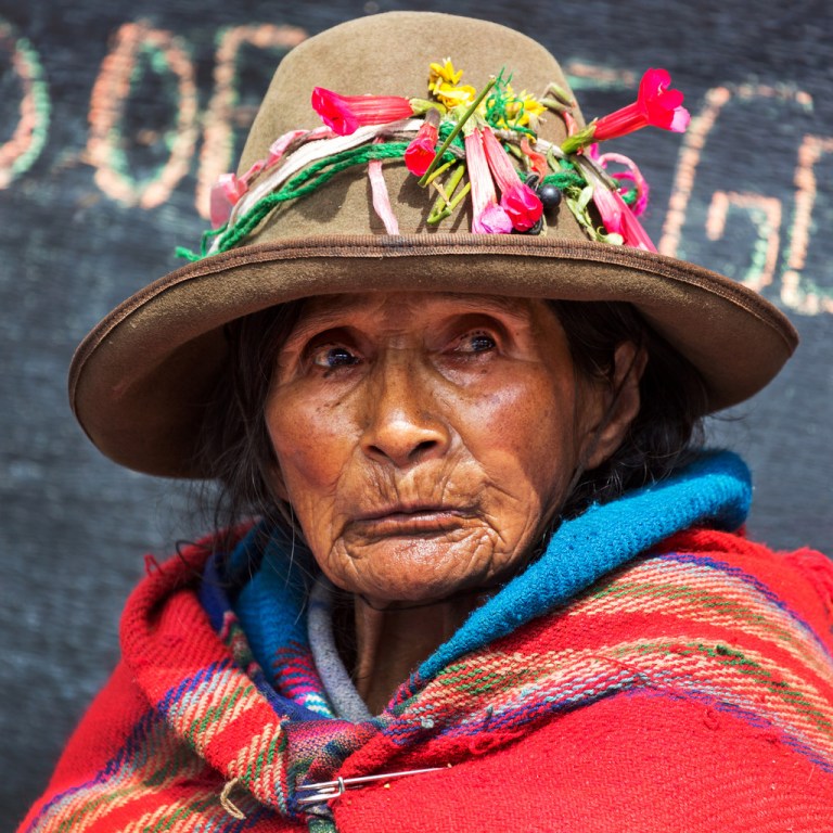 saleswoman-at-ollantaytambo-market
