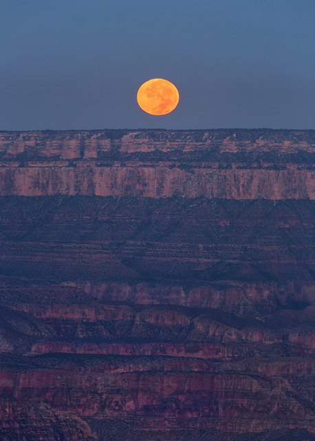 full-moon-setting-over-the-grand-canyon