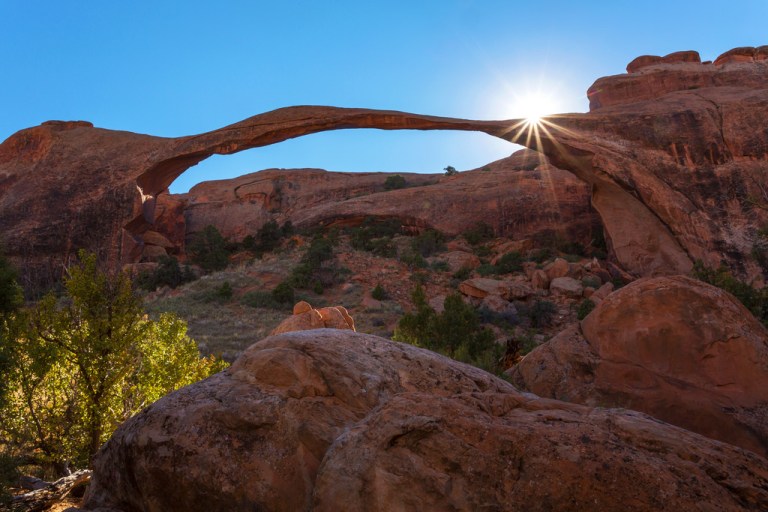 landscape-arch-sunflare