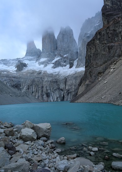 cloudy-sunrise-at-mirador-los-torres
