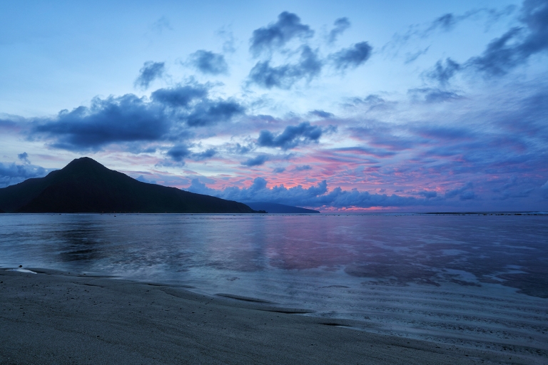 mellow-ofu-beach-sunrise